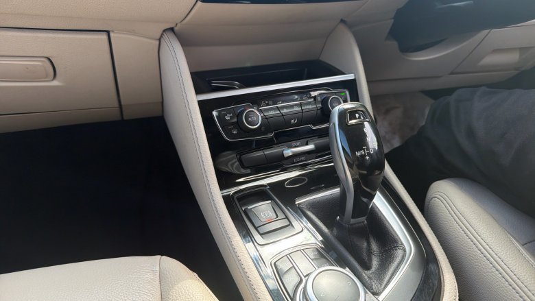 BMW 2 Series 220i Luxury 5dr DCT Petrol Hatchback
